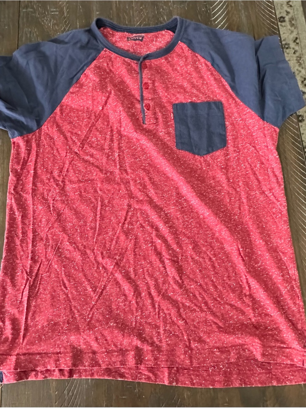 Levi's Red Heather Short-Sleeve Henley with Navy Trim - Size Large